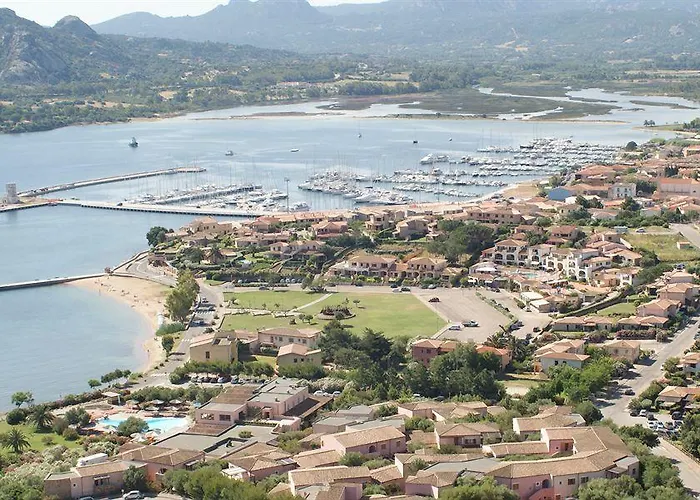 里瓦阿祖拉公寓式酒店 4*