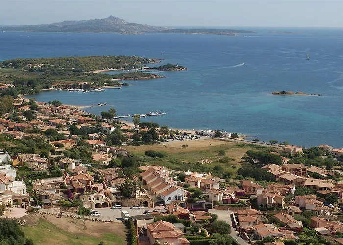 里瓦阿祖拉公寓式酒店 4*