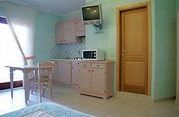 里瓦阿祖拉公寓式酒店 4* 坎尼吉翁