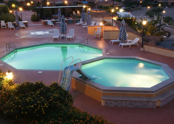 里瓦阿祖拉公寓式酒店 4*