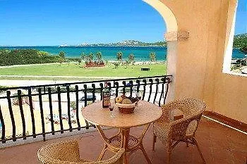 里瓦阿祖拉公寓式酒店 4*