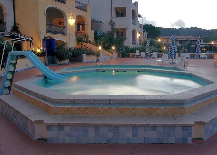 里瓦阿祖拉公寓式酒店 坎尼吉翁