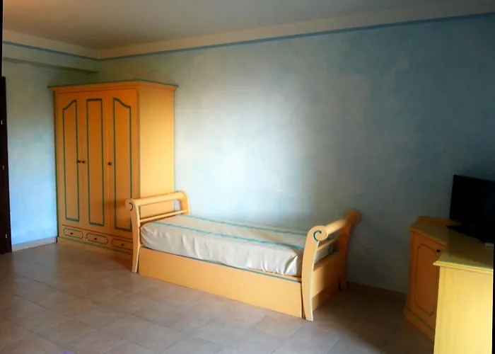 里瓦阿祖拉公寓式酒店 4*